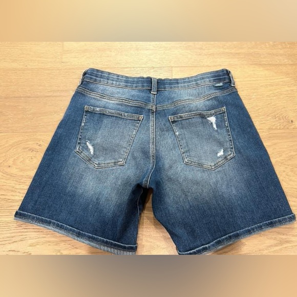 Ladies Jean shorts - Picture 2 of 2